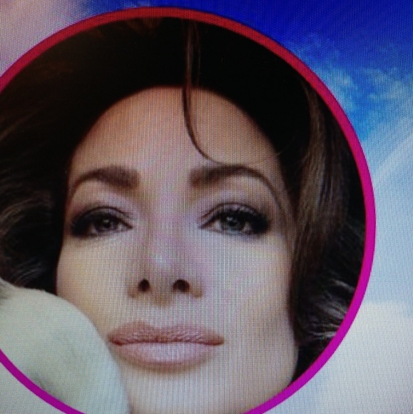 Designer Jewelry and gently used fashion clothing - Picture 1 of 2